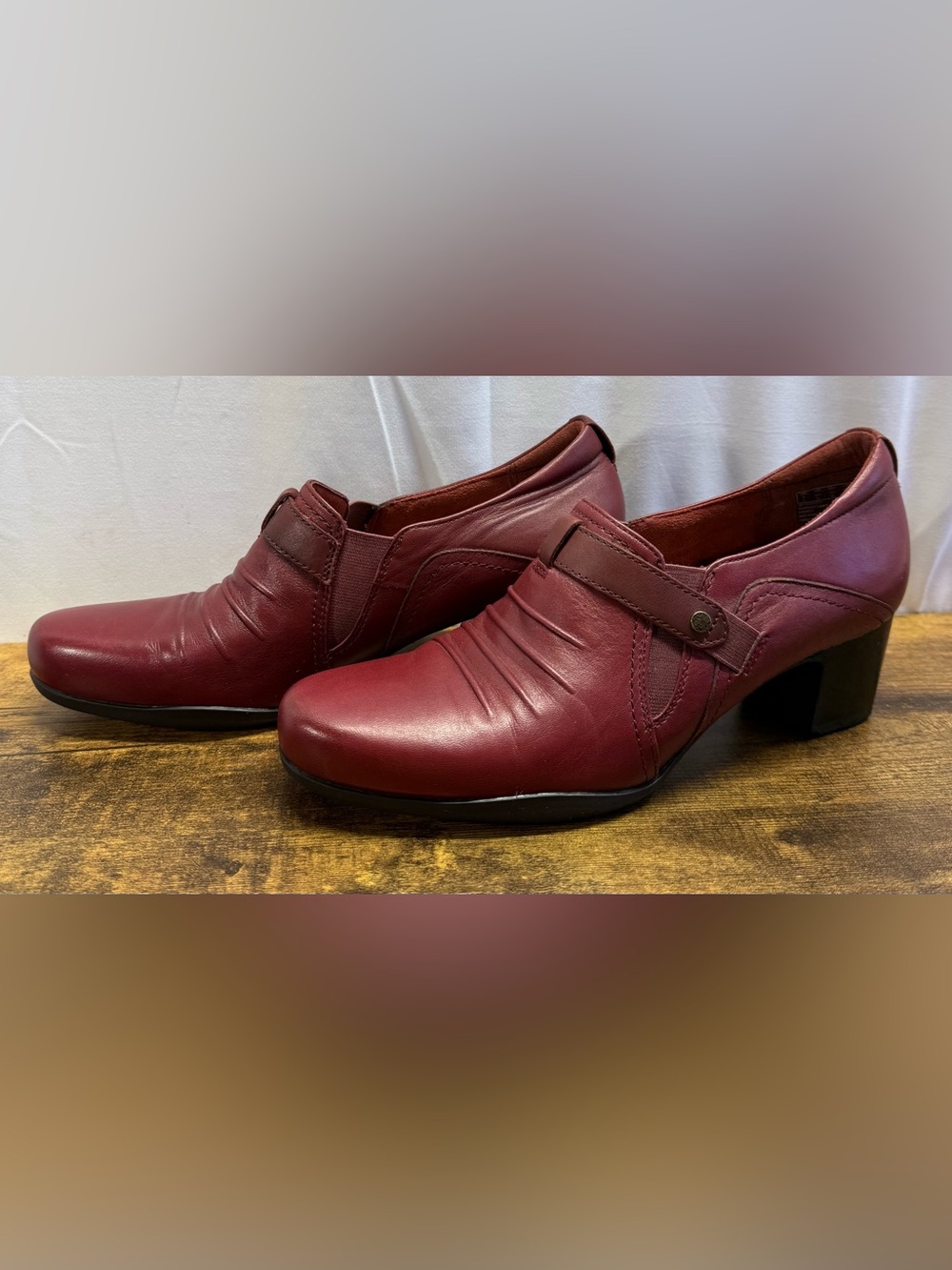 Clarks Artisan Block Heel Burgundy Slip On Booties Size 9.5 N